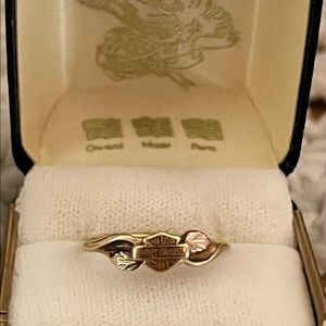 Harley Davidson Black Hills Gold Lds Ring sz 6